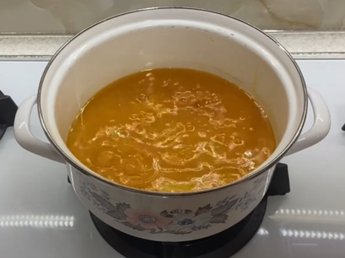 طرز تهیه شربت زعفران و گلاب ضد عطش به سبک قدیم